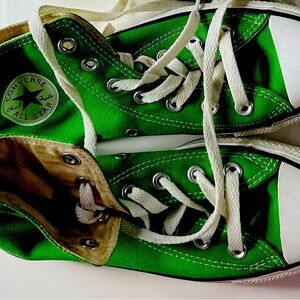 Slightly used apple green converse. Size 7 for women very fashionable.